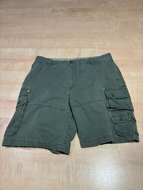 IZOD Men's Green Cargo Shorts